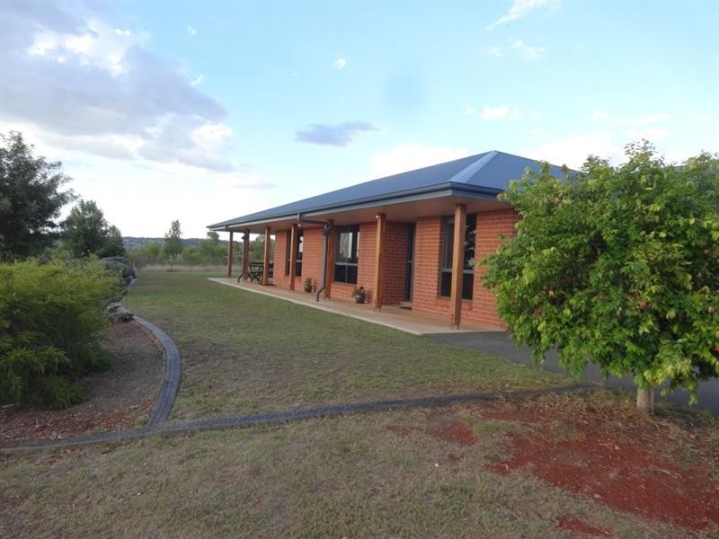 10 Panorama, Kingaroy QLD 4610