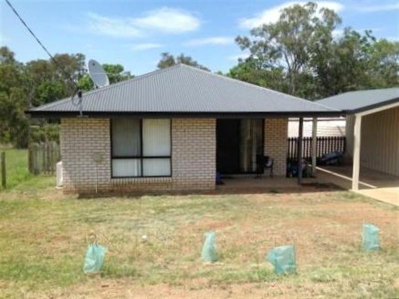 18 Clarence Street, Cooyar QLD 4402