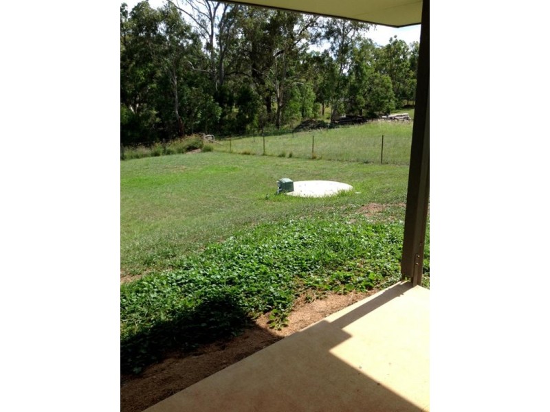 18 Clarence Street, Cooyar QLD 4402