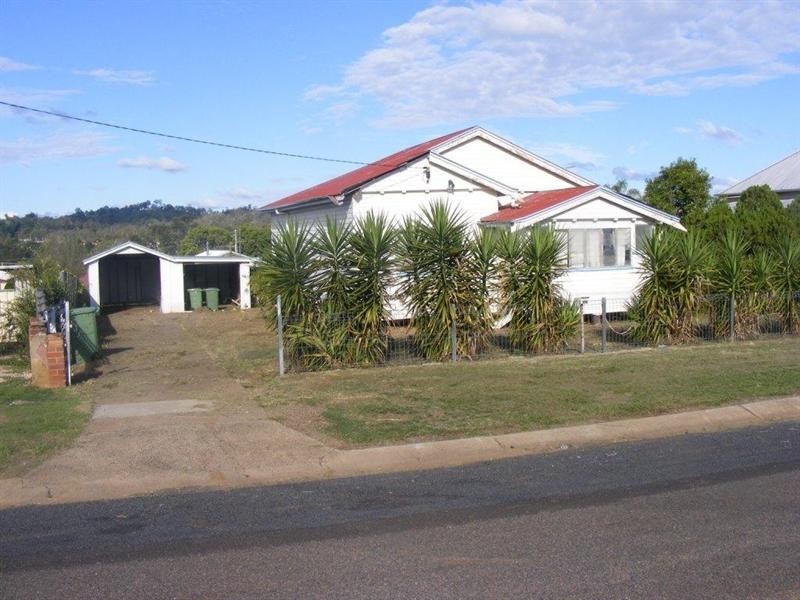 22 Gipps Street, Nanango QLD 4615