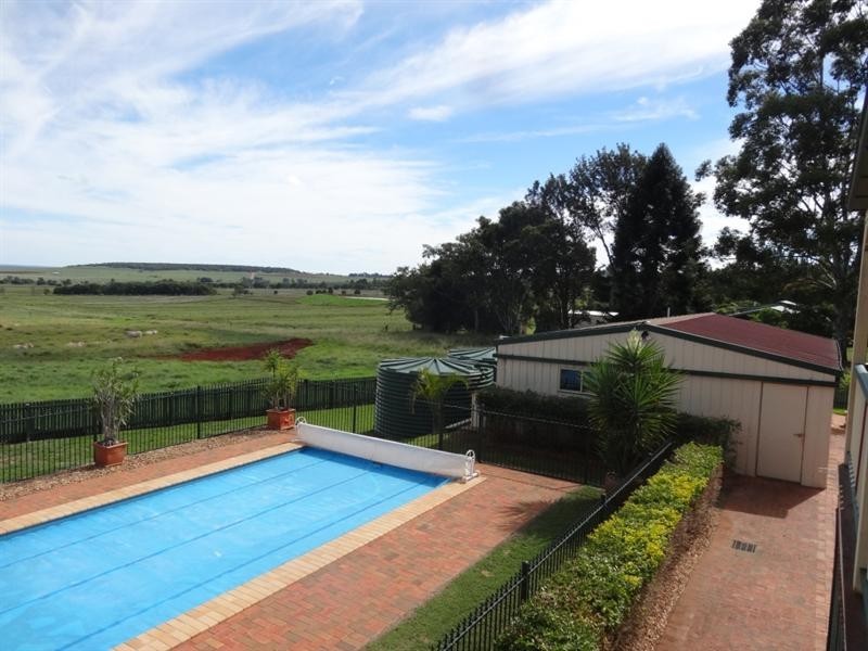 66 moore Street, Kingaroy QLD 4610