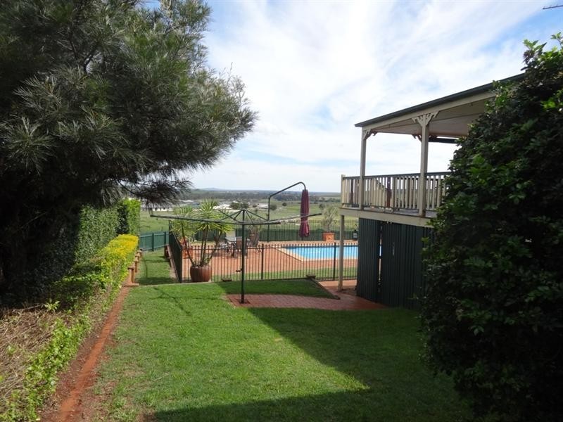 66 moore Street, Kingaroy QLD 4610