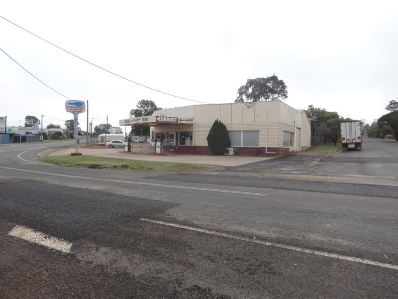 122-124 youngman, Kingaroy QLD 4610