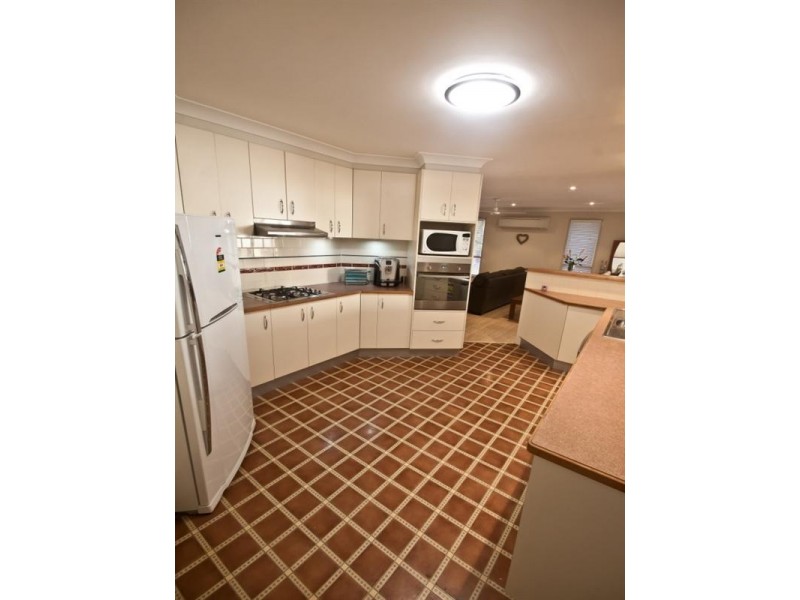 13 warren, Wondai QLD 4606