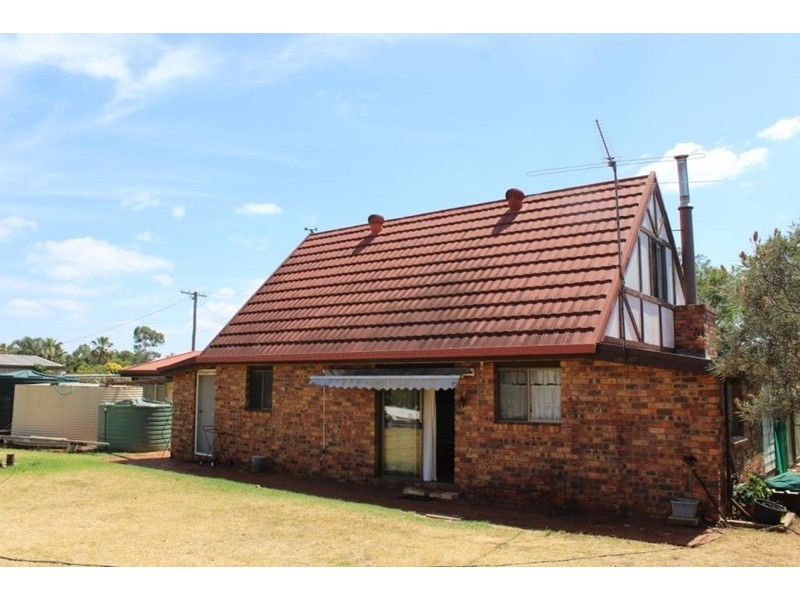 1 Hilltop Court, Kingaroy QLD 4610