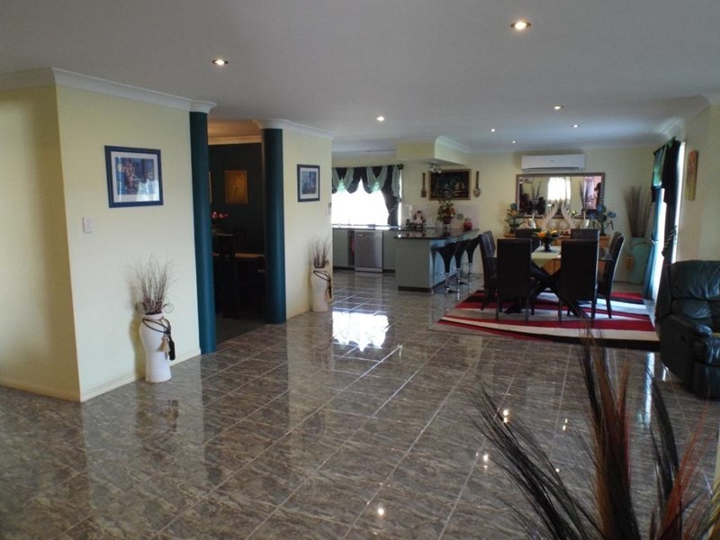 27 Adermann Drive, Kingaroy QLD 4610