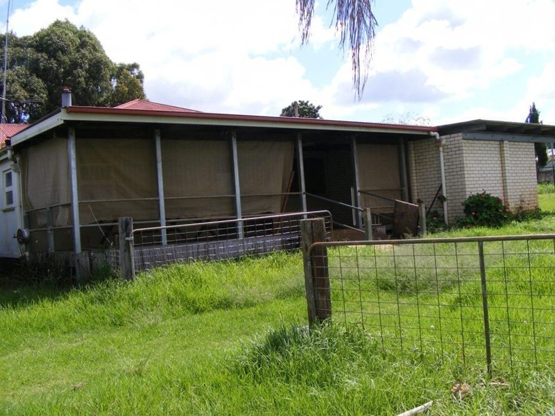 61 Barr-Smith, Yarraman QLD 4614