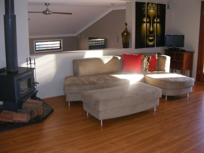 26 Bunker Avenue, Nanango QLD 4615