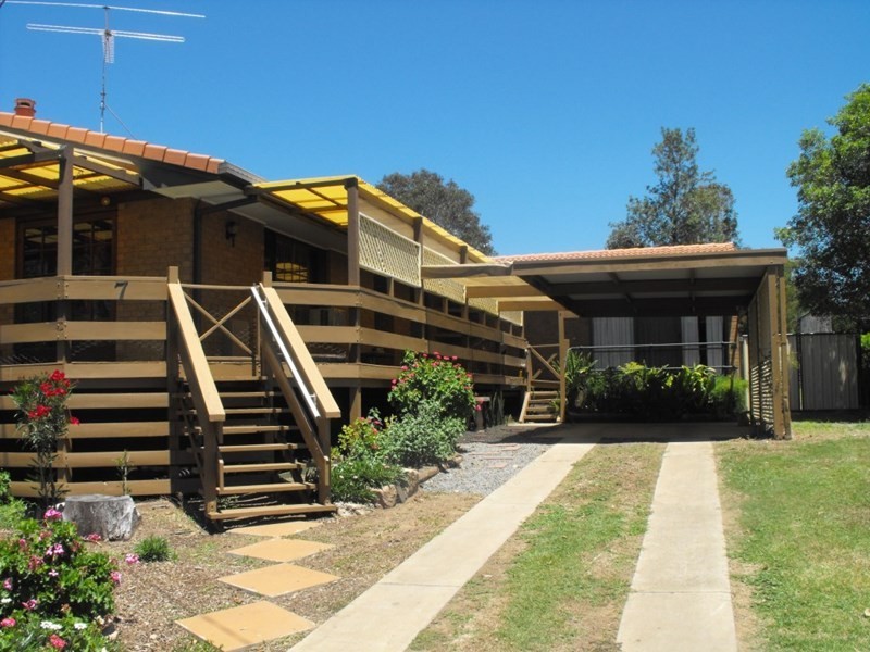 7 Chester Street, Nanango QLD 4615