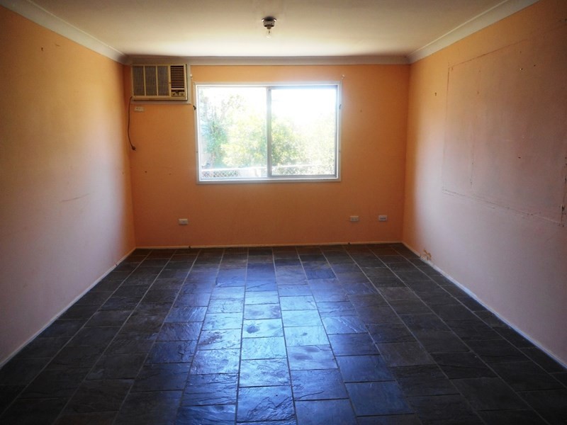 8 Deakin Crescent, Nanango QLD 4615