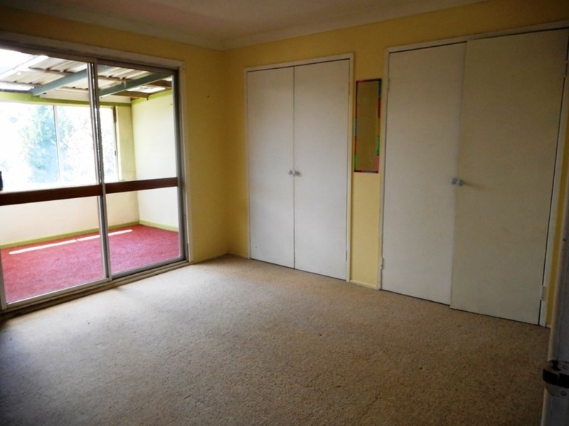 8 Deakin Crescent, Nanango QLD 4615