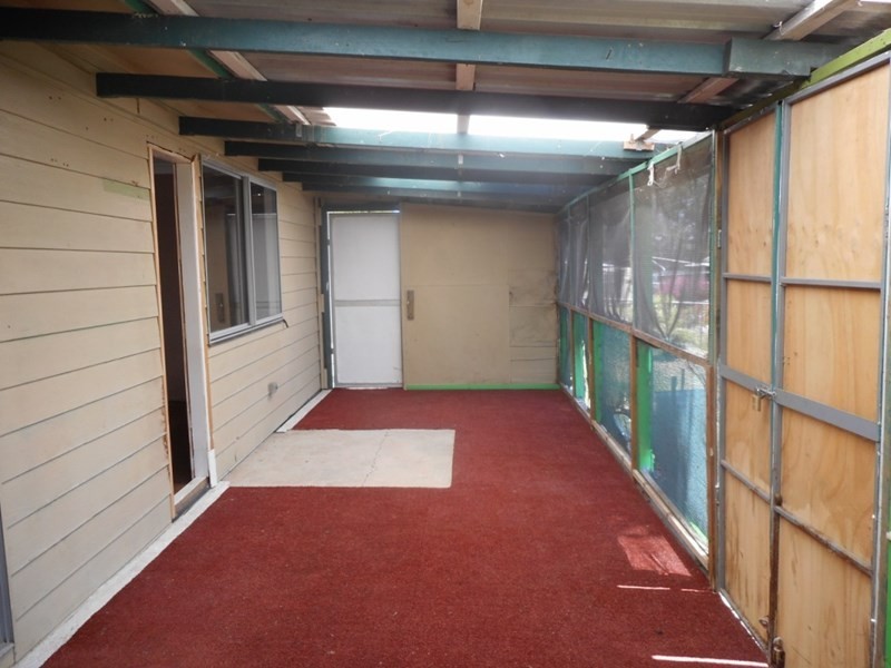 8 Deakin Crescent, Nanango QLD 4615