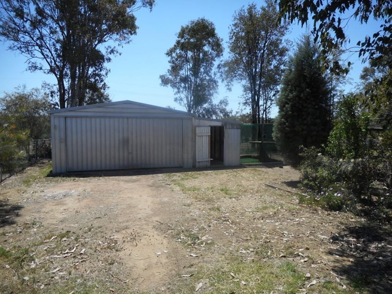8 Deakin Crescent, Nanango QLD 4615