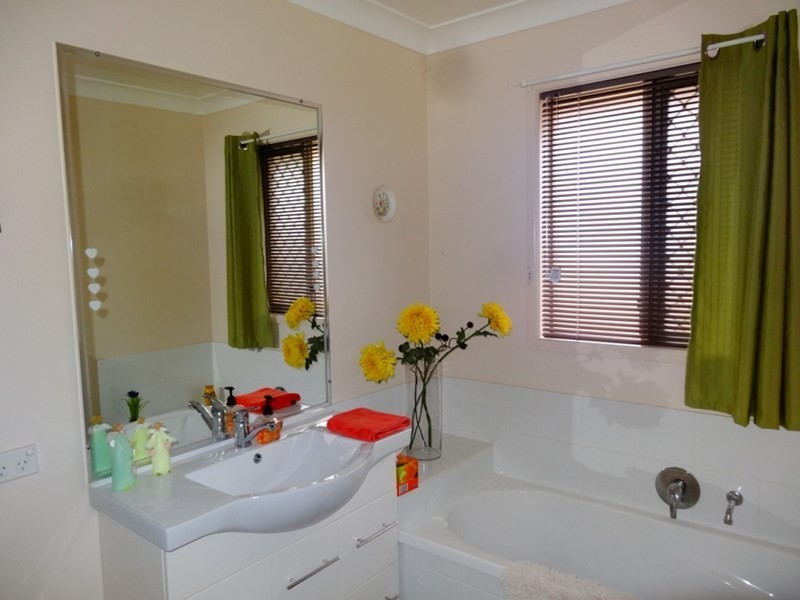 42 bottlebrush, Kingaroy QLD 4610