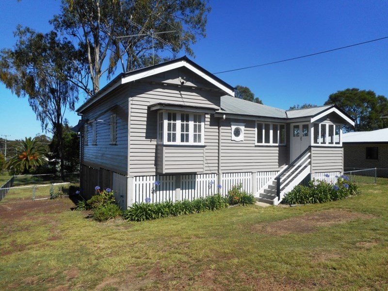 1 Hunter Street, Nanango QLD 4615