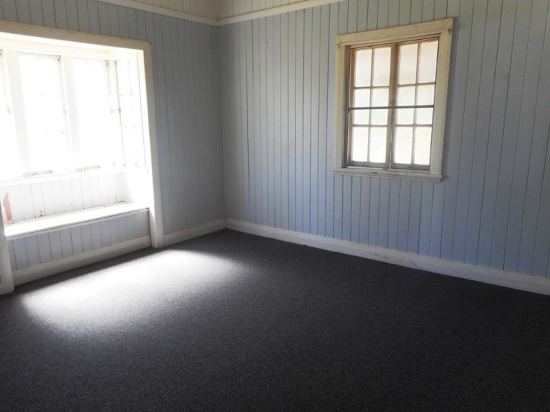 1 Hunter Street, Nanango QLD 4615