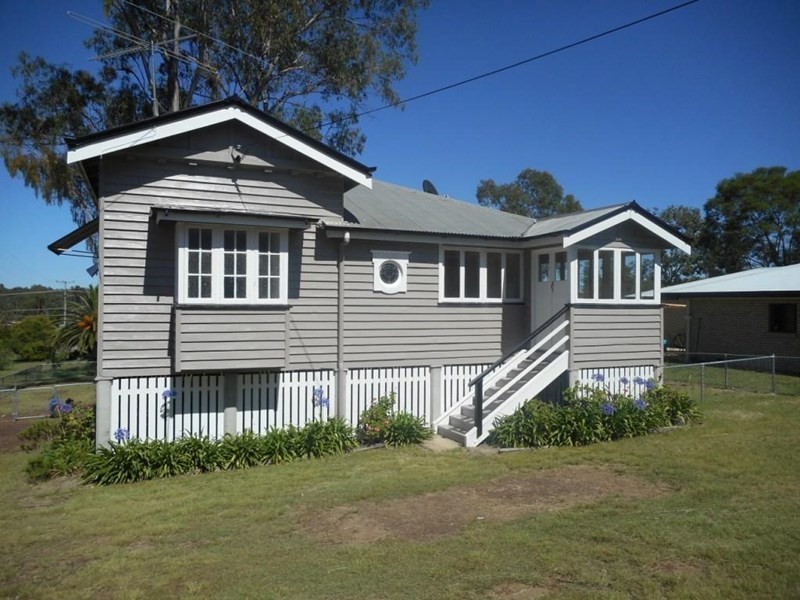1 Hunter Street, Nanango QLD 4615