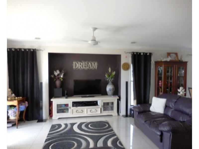 7 JACARANDA Avenue, Kingaroy QLD 4610