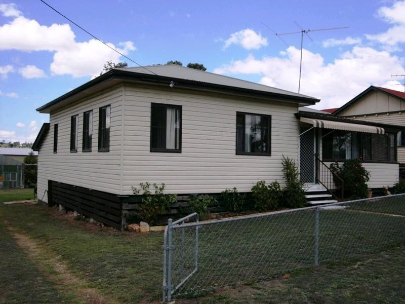 50 Gipps Street, Nanango QLD 4615