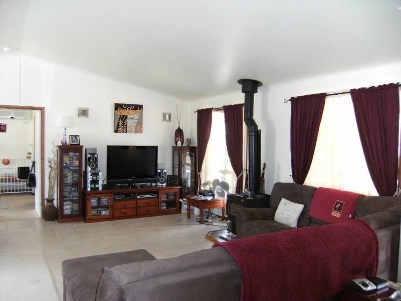 34 Iron Bark Place, Nanango QLD 4615