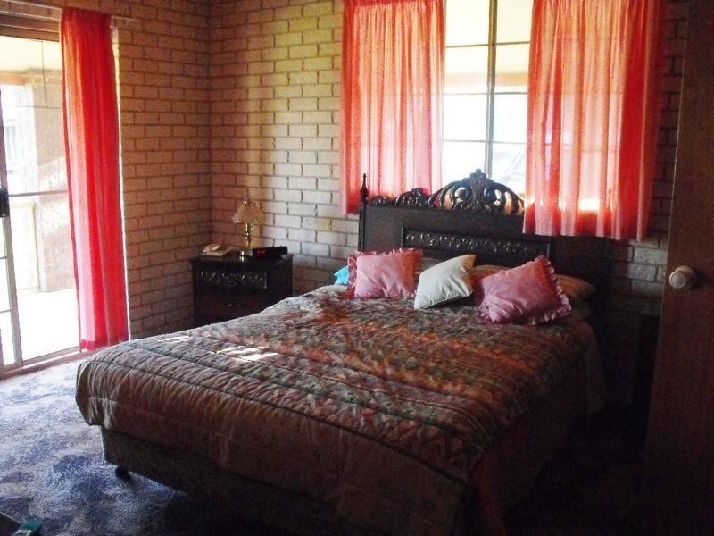 27 North Kerton Road, Nanango QLD 4615