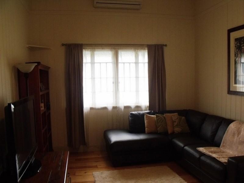 103 Drayton Street, Nanango QLD 4615