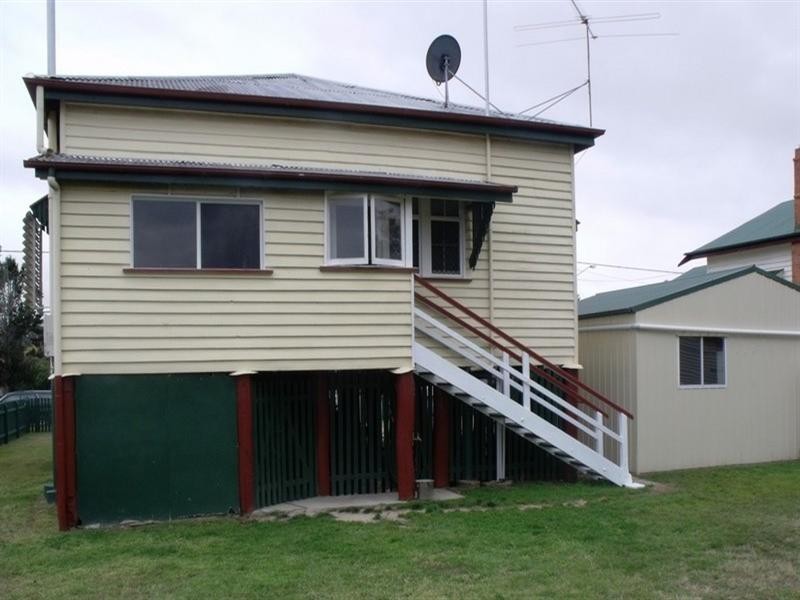 103 Drayton Street, Nanango QLD 4615
