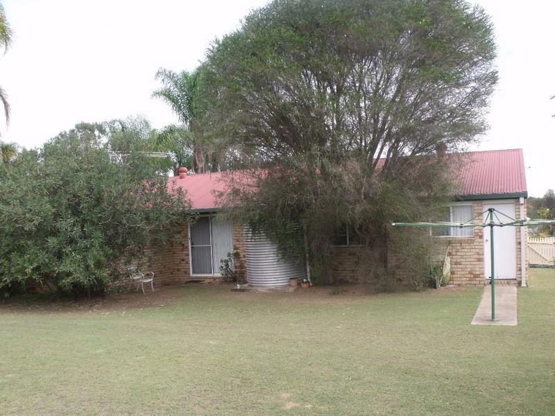 30 Bunker Avenue, Nanango QLD 4615