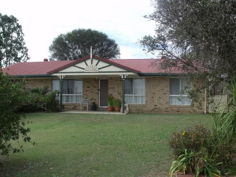 30 Bunker Avenue, Nanango QLD 4615