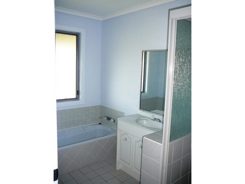 77 Carbeen Crescent, Nanango QLD 4615