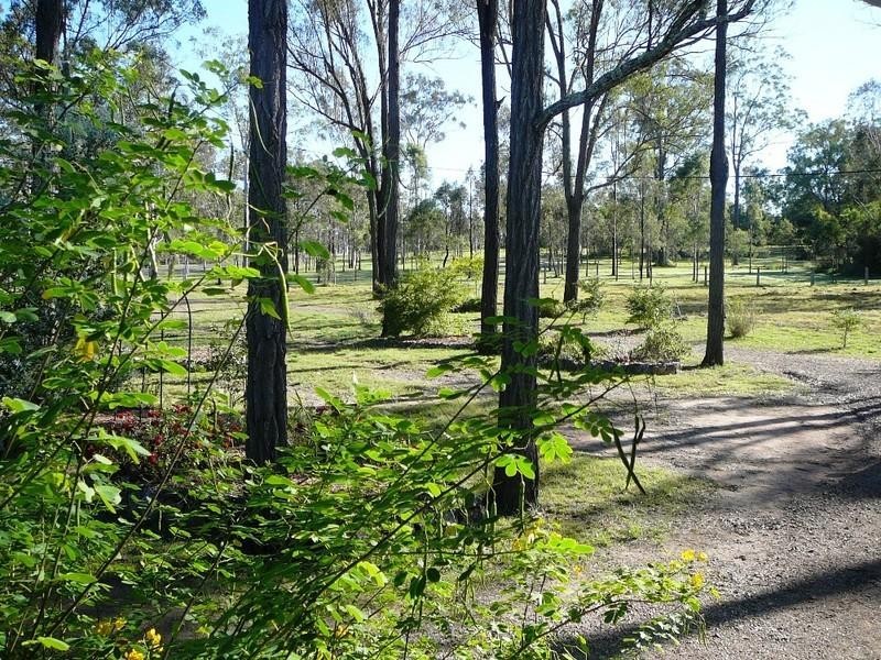77 Carbeen Crescent, Nanango QLD 4615
