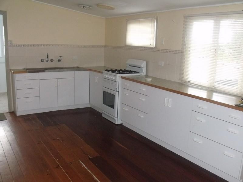 10 Corbett Street, Nanango QLD 4615