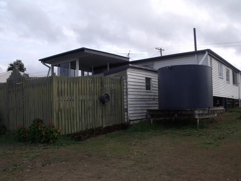 10 Corbett Street, Nanango QLD 4615