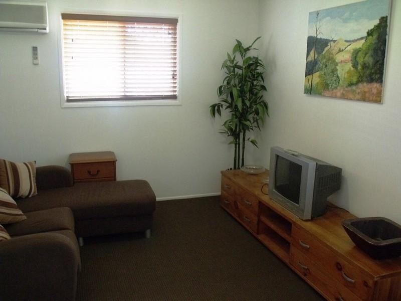 2 Brisbane Street, Nanango QLD 4615