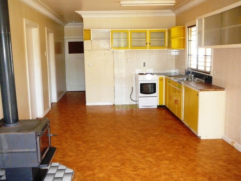 246 Malar Crescent, Nanango QLD 4615