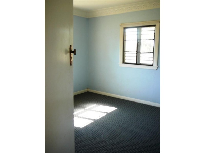 246 Malar Crescent, Nanango QLD 4615