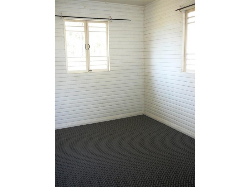 246 Malar Crescent, Nanango QLD 4615