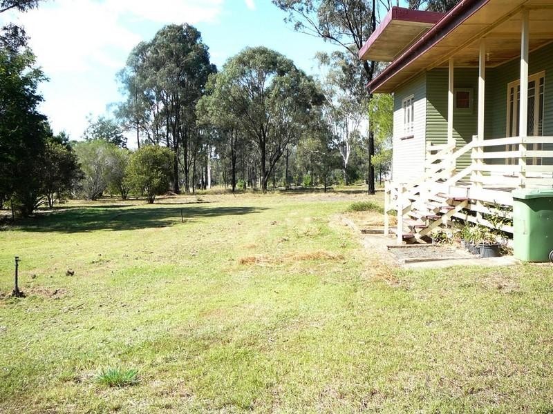 246 Malar Crescent, Nanango QLD 4615