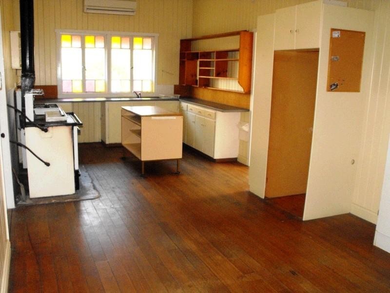 26 Racecourse Road, Nanango QLD 4615