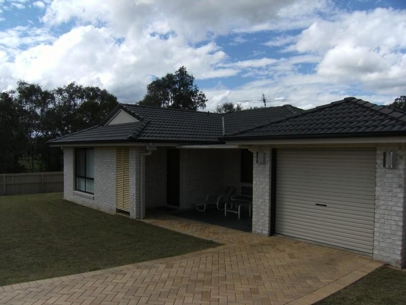 54 Bunker Avenue, Nanango QLD 4615
