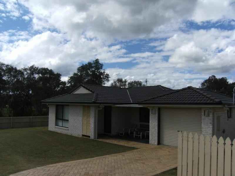 54 Bunker Avenue, Nanango QLD 4615