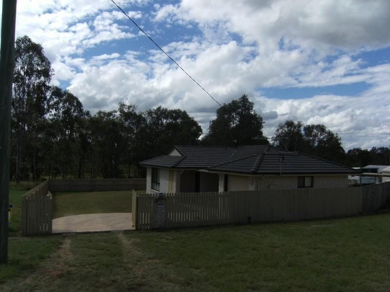 54 Bunker Avenue, Nanango QLD 4615