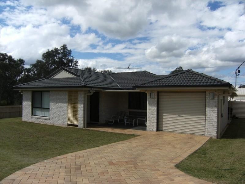 54 Bunker Avenue, Nanango QLD 4615