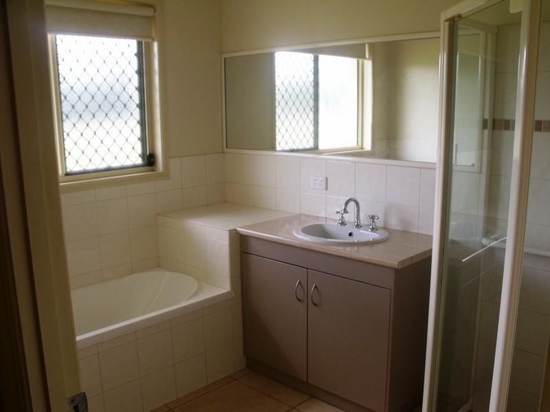 1&2/22 McIlhatton Street, Wondai QLD 4606