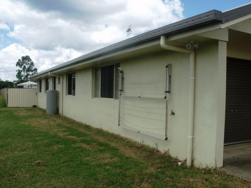 1&2/22 McIlhatton Street, Wondai QLD 4606