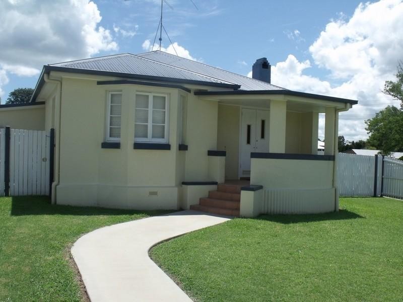 61 Fitzroy Street, Nanango QLD 4615