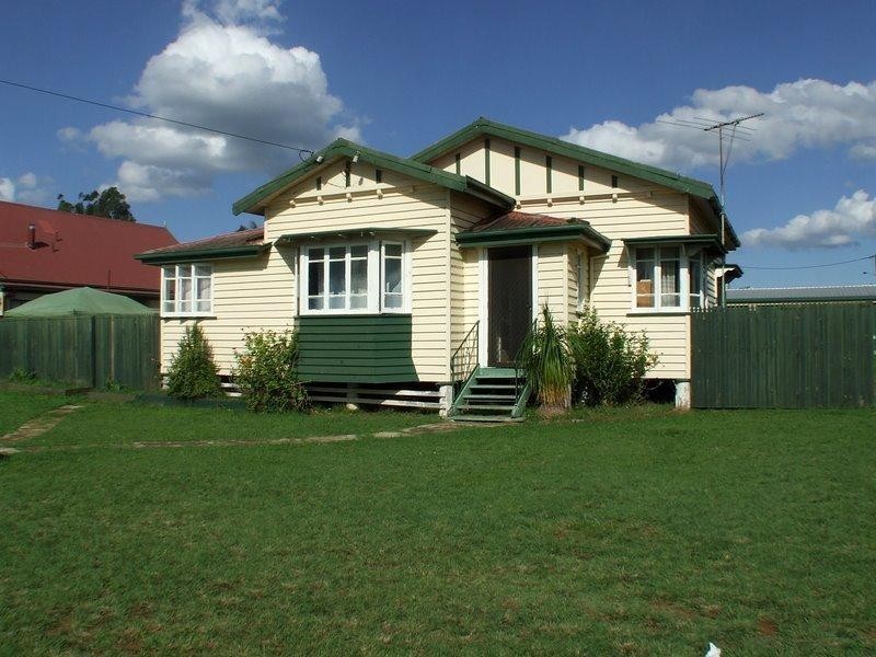 34 Walter Road, Kingaroy QLD 4610