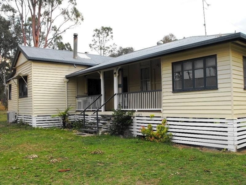 26 Racecourse Road, Nanango QLD 4615