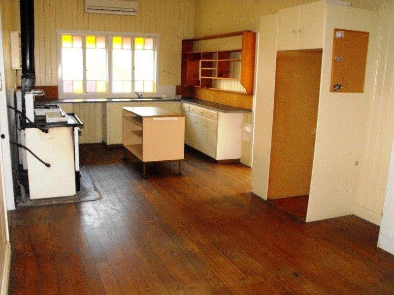 26 Racecourse Road, Nanango QLD 4615