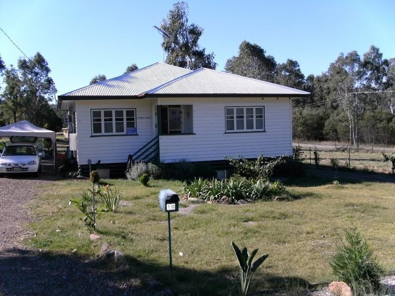 10 Grey Street, Nanango QLD 4615